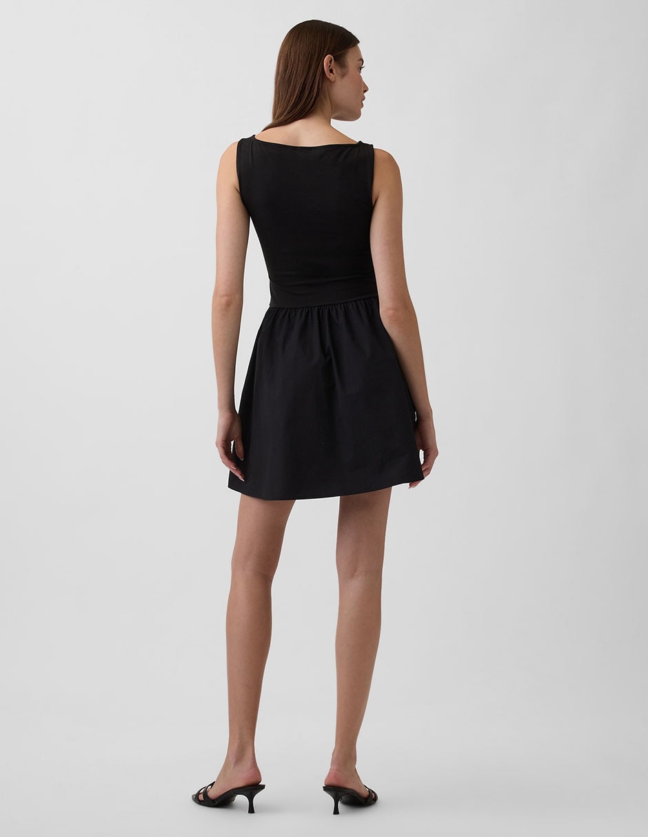 Vestido corto de fiesta escote regular