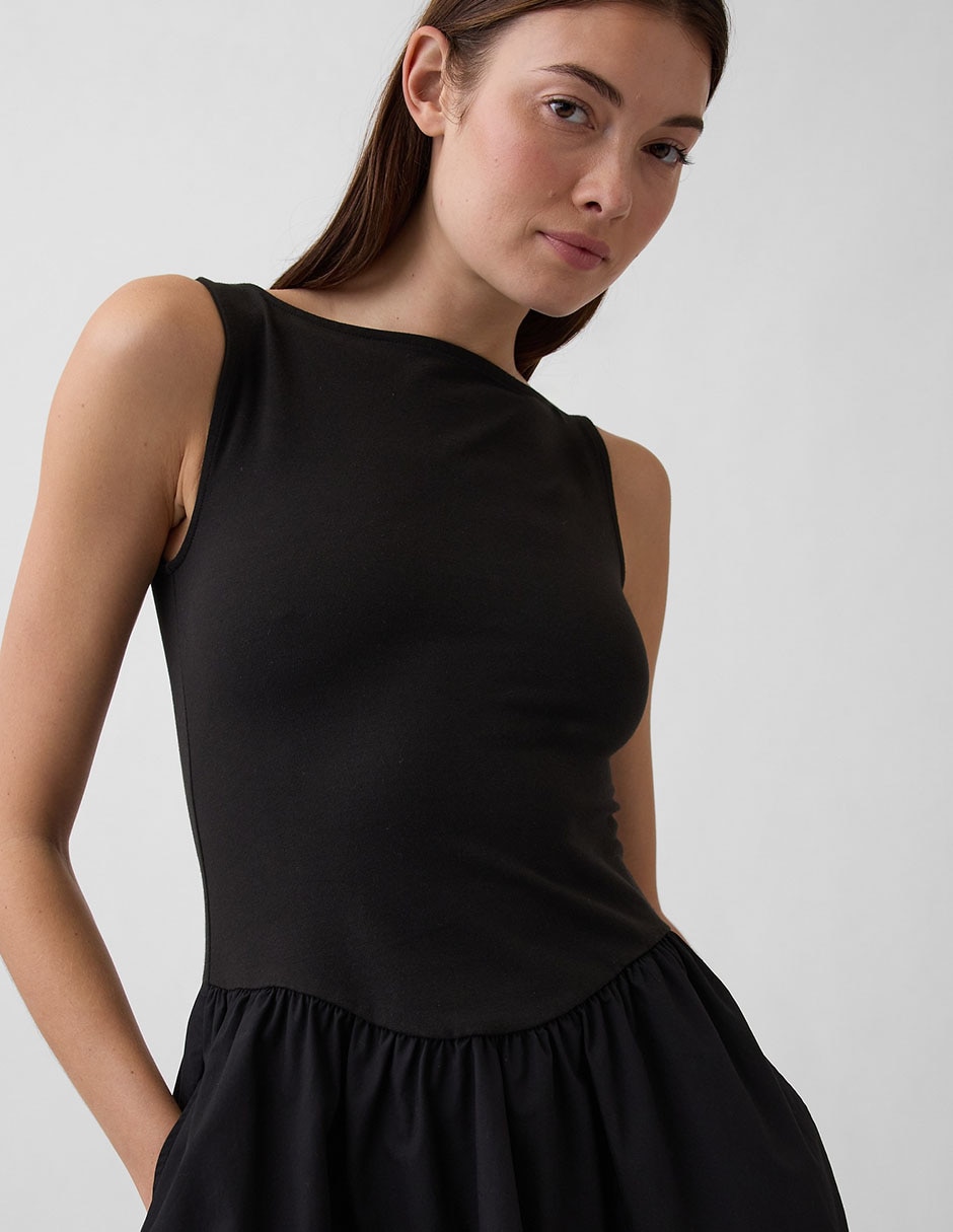 Vestido corto de fiesta escote regular