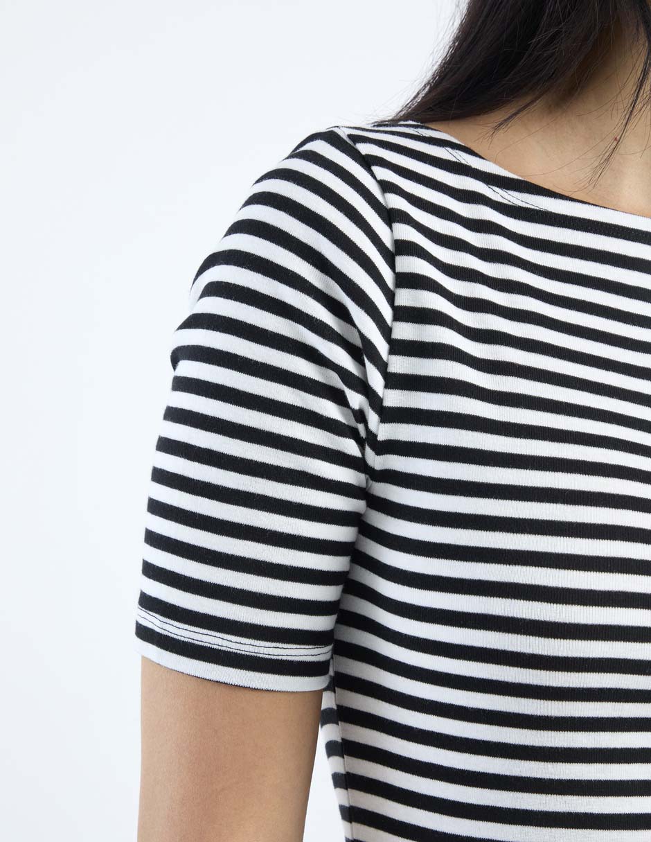 Playera manga corta cuello redondo para mujer