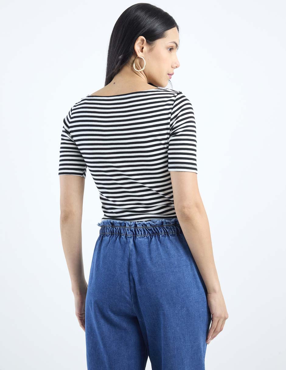 Playera manga corta cuello redondo para mujer