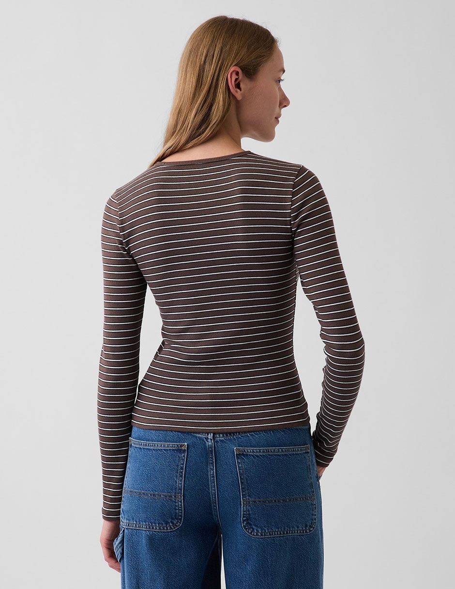 Playera manga larga cuello redondo para mujer 4