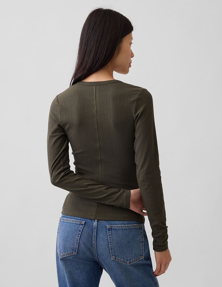 Playera manga larga cuello V para mujer 4